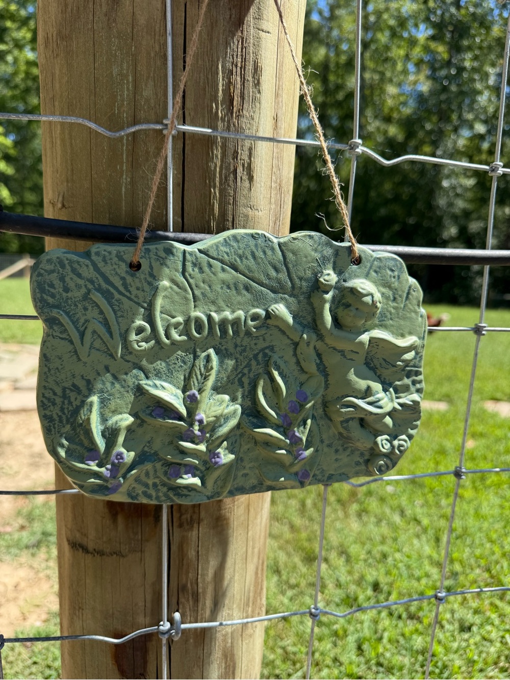 Welcome Cherub Garden Plaque - Green